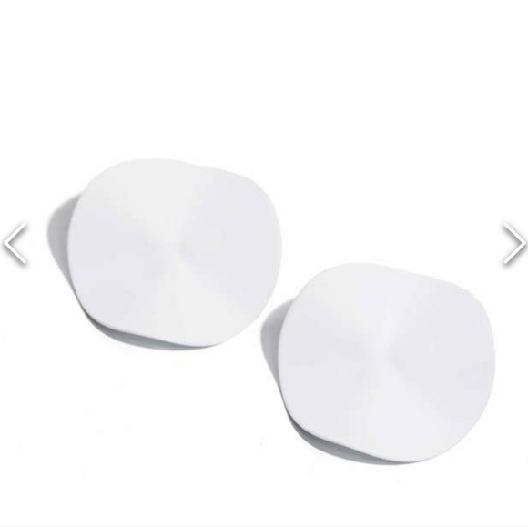 Moody Masterpiece White Earrings NWT Exclusive ITEM - Picture 3 of 3